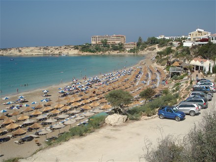 7 minutts gange fra leiligheten vår til Coral bay Beach - Kopi